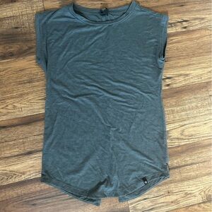 Mountain Hardwear Gray Cap Sleeve Short Sleeve Tee Womens XS hiking outdoor top